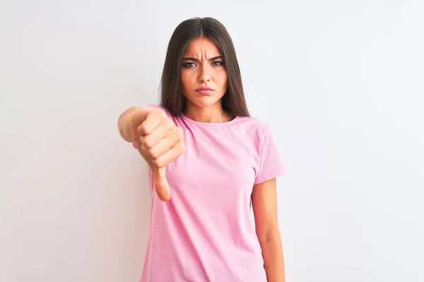 Młoda Piękna Kobieta Ubrana Różowy Luźny Shirt Stojąca Nad Odizolowanym — Zdjęcie stockowe
