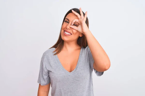 Retrato Una Hermosa Mujer Joven Pie Sobre Fondo Blanco Aislado —  Fotos de Stock