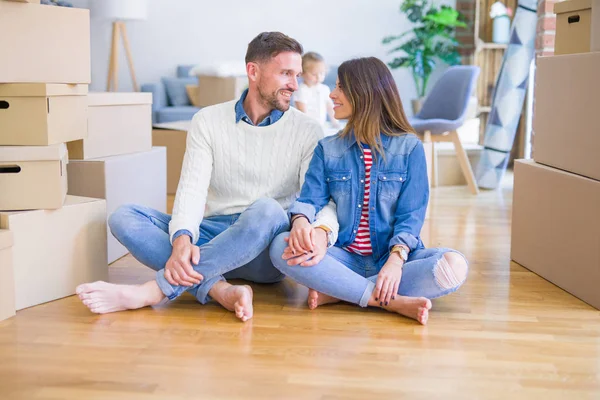 Schöne Familie Mit Einem Kind — Stockfoto