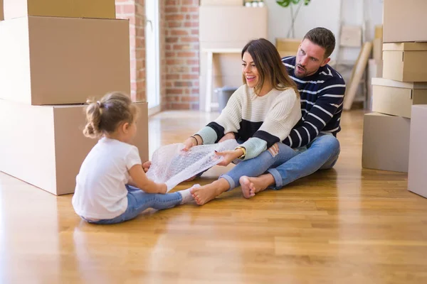 Hermosa Familia Con Niño — Foto de Stock