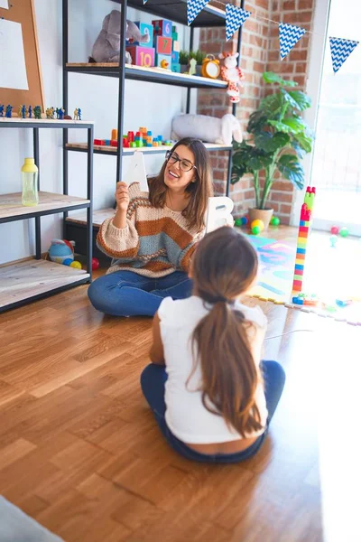 Beautiful Teacher Teaching Toddler Alphabet Lots Toys Kindergarten — Stock Photo, Image