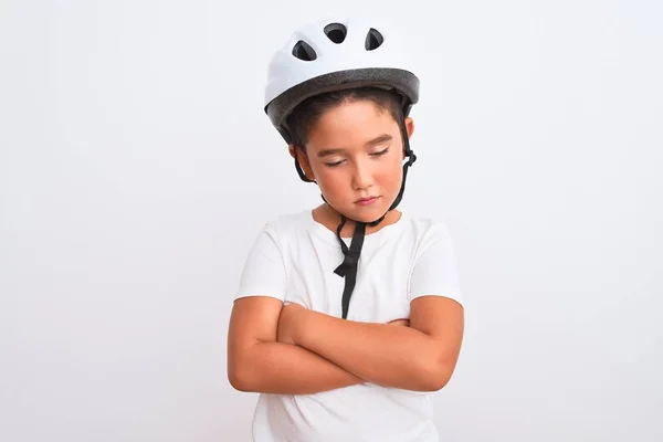 Красивый Мальчик Велосипедном Шлеме Безопасности Стоит Изолированном Белом Фоне Скептически — стоковое фото