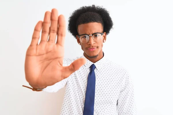 Νεαρός Αφροαμερικάνος Επιχειρηματίας Που Φοράει Γραβάτα Και Γυαλιά Πάνω Από — Φωτογραφία Αρχείου