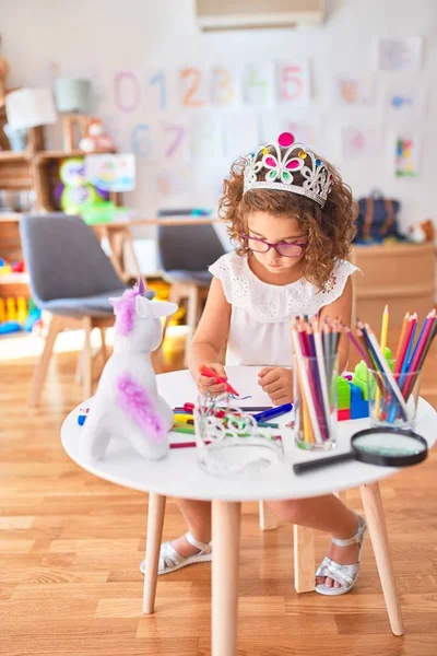 Beautiful Toddler Wearing Glasses Princess Crown Sitting Drawing Using Paper — Stock Photo, Image
