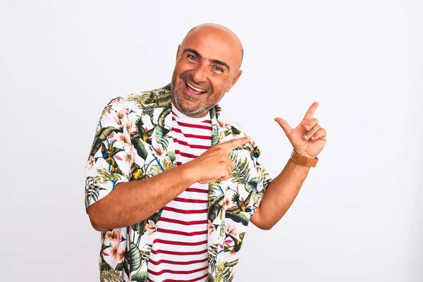 Hombre Guapo Mediana Edad Vacaciones Con Camisa Verano Sobre Fondo — Foto de Stock