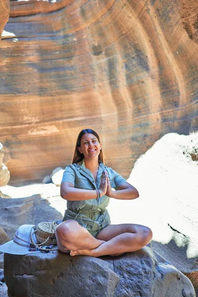 Young Beauitufl Hiker Woman Trekking Natural Orange Mountain Doing Yoga — Stock Photo, Image