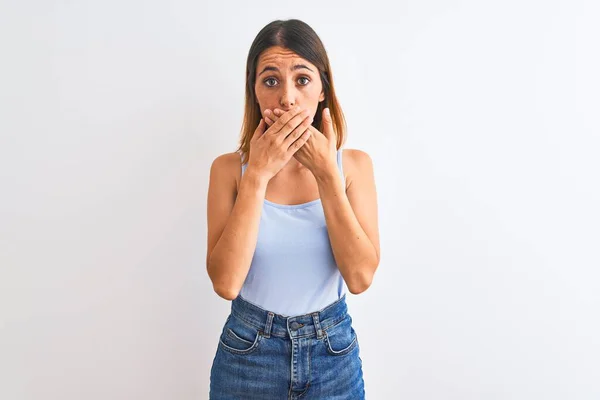 Beautiful Redhead Woman Standing Isolated Background Shocked Covering Mouth Hands — 스톡 사진