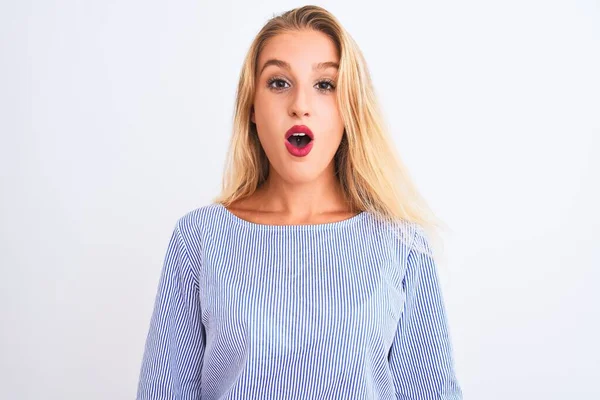 Jeune Belle Femme Portant Élégant Shirt Bleu Debout Sur Fond — Photo