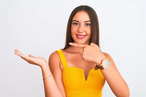 Junges Schönes Mädchen Gelbem Lässigen Shirt Das Über Isoliertem Weißem — Stockfoto