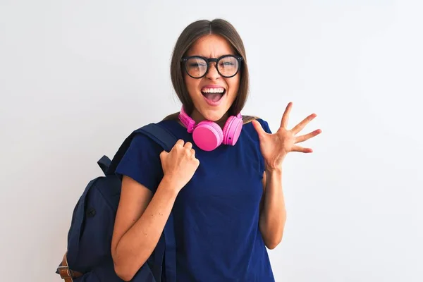 Mujer Estudiante Joven Con Gafas Mochila Auriculares Sobre Fondo Blanco —  Fotos de Stock