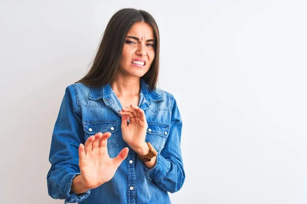 Giovane Bella Donna Che Indossa Camicia Jeans Casual Piedi Sopra — Foto Stock