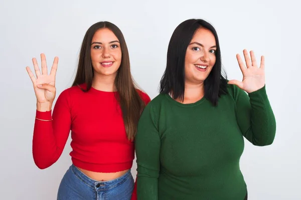 Jeunes Belles Femmes Portant Des Vêtements Décontractés Debout Sur Fond — Photo