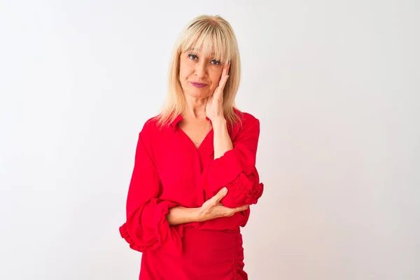 Medelålders Affärskvinna Bär Elegant Skjorta Stående Över Isolerad Vit Bakgrund — Stockfoto