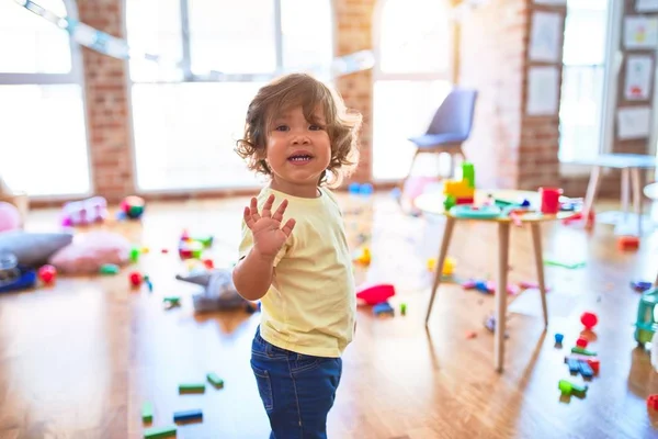 Unga Vackra Småbarn Ler Glada Stående Med Leende Kindergaten — Stockfoto