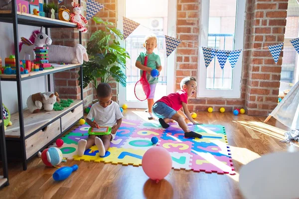 Adorabile Bambini Che Giocano Giro Sacco Giocattoli All Asilo — Foto Stock