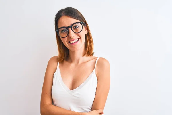 Hermosa Pelirroja Con Gafas Sobre Fondo Aislado Cara Feliz Sonriendo —  Fotos de Stock