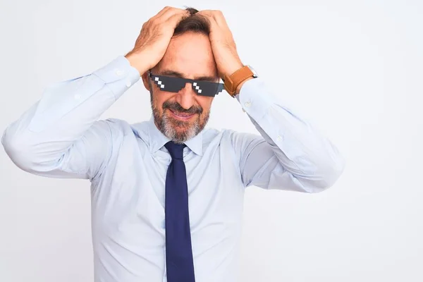 Homem Negócios Meia Idade Vestindo Óculos Sol Vida Bandido Sobre — Fotografia de Stock