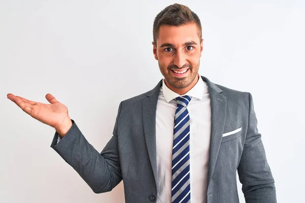 Jovem Homem Negócios Bonito Vestindo Terno Gravata Sobre Fundo Isolado — Fotografia de Stock