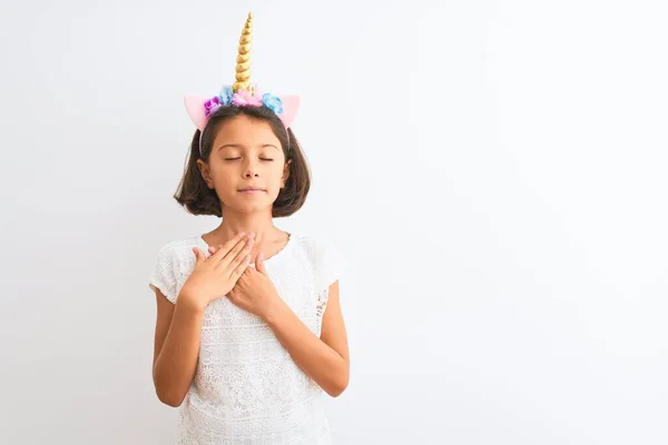 Belle Enfant Fille Portant Diadème Licorne Debout Sur Fond Blanc — Photo