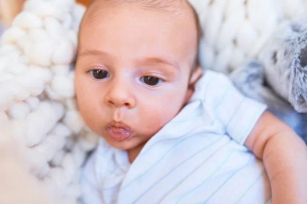 Adorable Bebé Acostado Sobre Una Manta Suelo Casa Recién Nacido — Foto de Stock