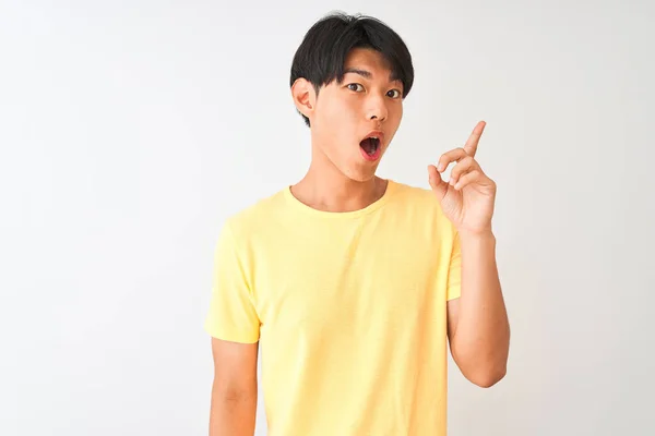 Chinese Man Wearing Yellow Casual Shirt Standing Isolated White Background — ストック写真