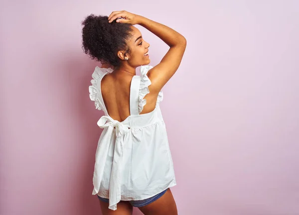 Genç Güzel Afro Amerikan Kadın Rahat Turuncu Shirt Giyen Ayakta — Stok fotoğraf