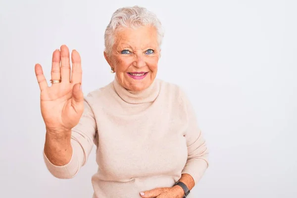 Ältere Grauhaarige Frau Rollkragenpullover Die Vor Isoliertem Weißem Hintergrund Steht — Stockfoto