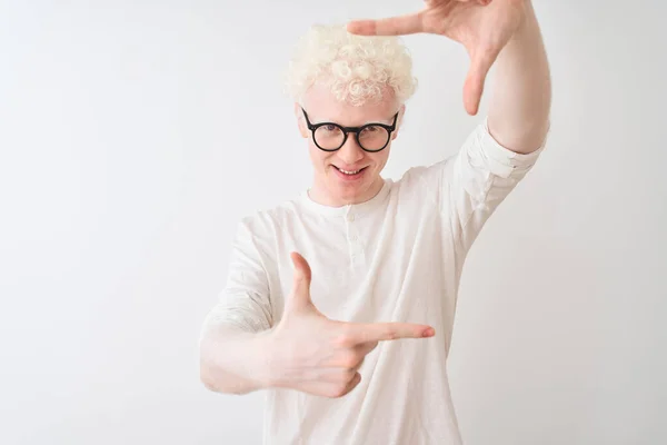 Genç Albino Tişört Gözlük Takan Sarışın Adam Izole Edilmiş Beyaz — Stok fotoğraf