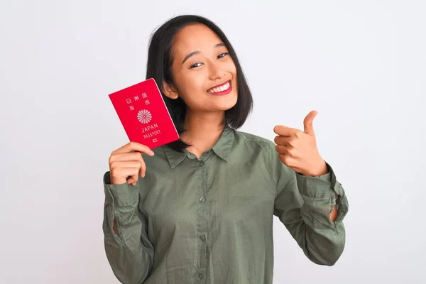 Mooie Chinese Vrouw Met Japans Paspoort Geïsoleerde Witte Achtergrond Blij — Stockfoto