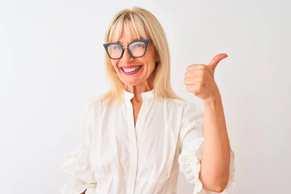 Middle Age Businesswoman Wearing Shirt Glasses Standing Isolated White Background — Stock Photo, Image