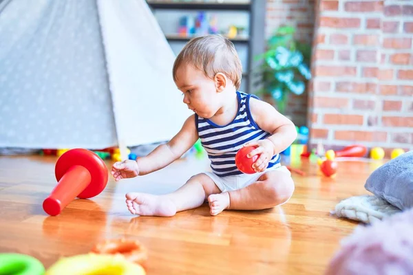 Adorável Criança Brincando Torno Muitos Brinquedos Jardim Infância — Fotografia de Stock