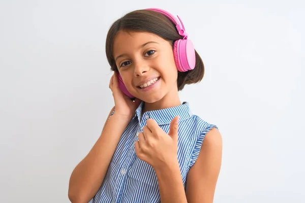 Bella Bambina Ascoltando Musica Utilizzando Cuffie Sfondo Bianco Isolato Felice — Foto Stock