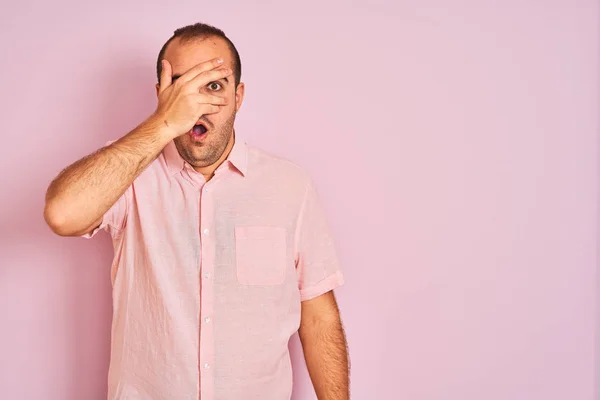 Giovane Uomo Che Indossa Camicia Elegante Piedi Sopra Isolato Sfondo — Foto Stock