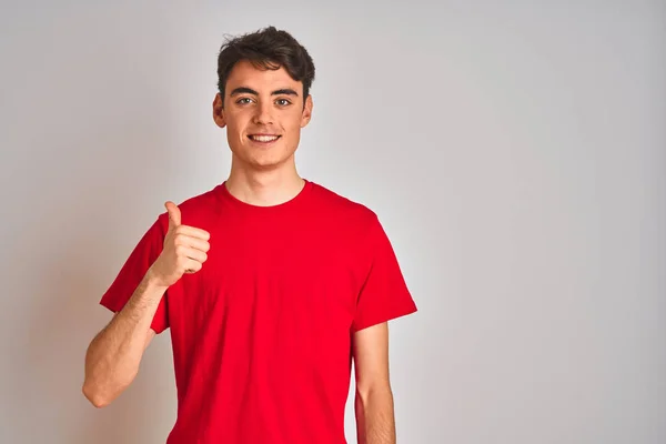 Menino Adolescente Vestindo Camiseta Vermelha Sobre Fundo Isolado Branco Fazendo — Fotografia de Stock