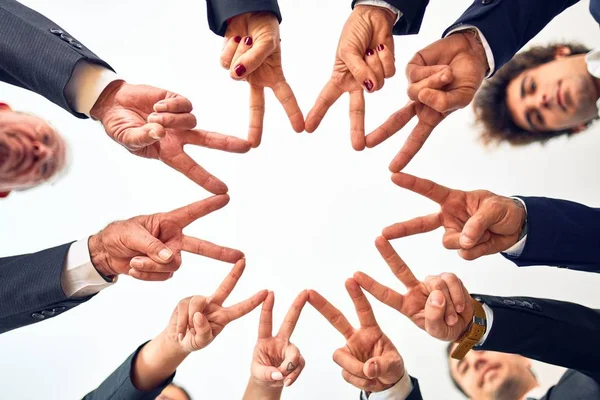 Groep Van Zakelijke Werknemers Glimlachend Gelukkig Vol Vertrouwen Staande Een — Stockfoto