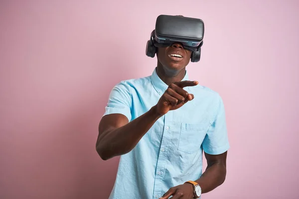 Young African American Man Playing Virtual Reality Game Using Goggles — Stock Photo, Image
