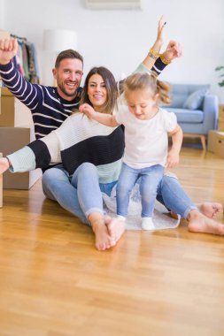 Çocukla güzel bir aile.