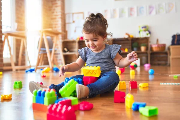 Beautiful Toddler Sitting Floor Playing Building Blocks Toys Kindergarten — Stock Photo, Image