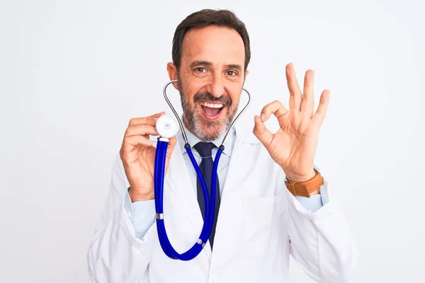 Middle Age Doctor Man Using Stethoscope Standing Isolated White Background — 스톡 사진