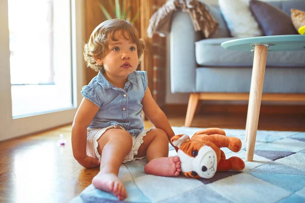 Belle Tout Petit Enfant Fille Jouer Avec Des Jouets Sur — Photo