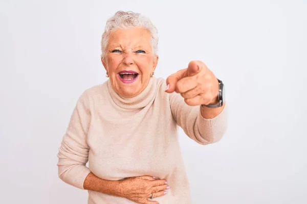 Oudere Grijsharige Vrouw Met Een Coltrui Een Geïsoleerde Witte Achtergrond — Stockfoto