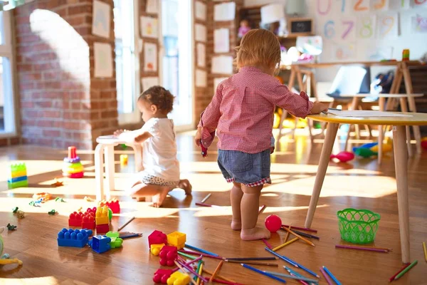 Adorabile Bambini Che Giocano Giro Sacco Giocattoli All Asilo — Foto Stock