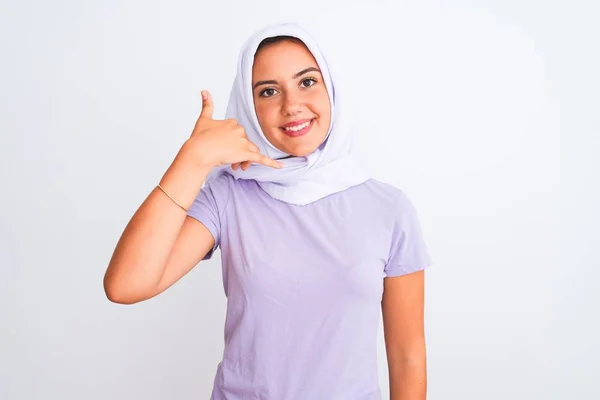 Young Beautiful Arabian Girl Wearing Hijab Standing Isolated White Background — Stockfoto