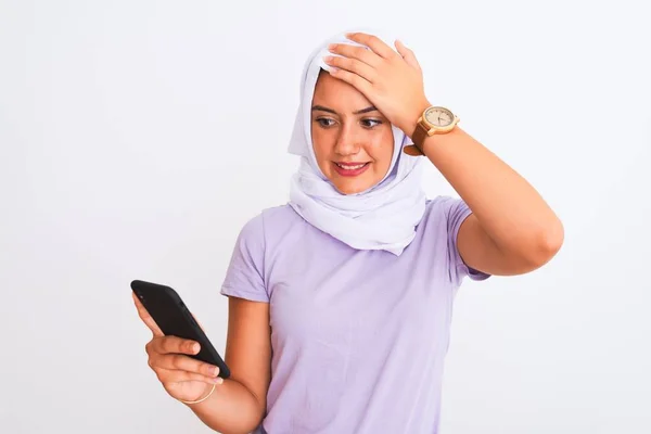 Young Beautiful Arabian Girl Wearing Hijab Using Smartphone Isolated White — ストック写真