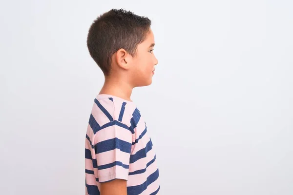 Hermoso Niño Con Camiseta Rayas Casuales Pie Sobre Fondo Blanco —  Fotos de Stock