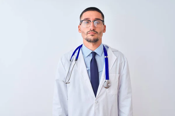 Young Doctor Man Wearing Stethoscope Isolated Background Relaxed Serious Expression — 스톡 사진