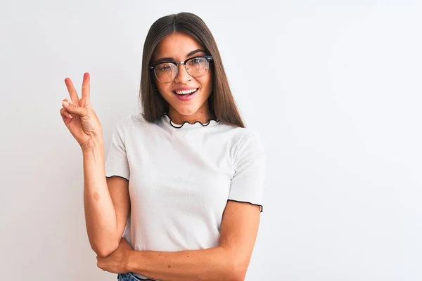 Ung Vacker Kvinna Bär Casual Shirt Och Glasögon Över Isolerade — Stockfoto