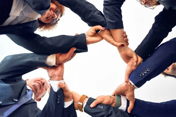 Groep Van Zakelijke Werknemers Glimlachend Gelukkig Vol Vertrouwen Staande Een — Stockfoto