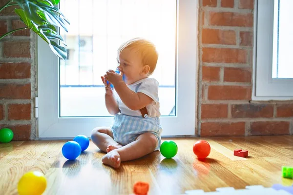 Entzückendes Kleinkind Spielt Kindergarten Jede Menge Spielzeug — Stockfoto