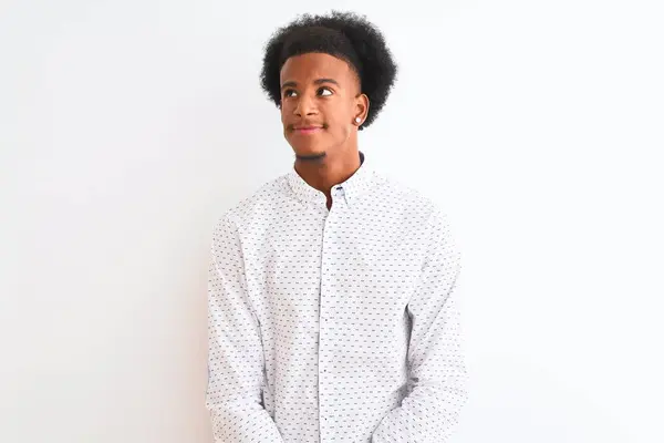 Jonge Afro Amerikaanse Man Met Een Elegant Shirt Een Geïsoleerde — Stockfoto